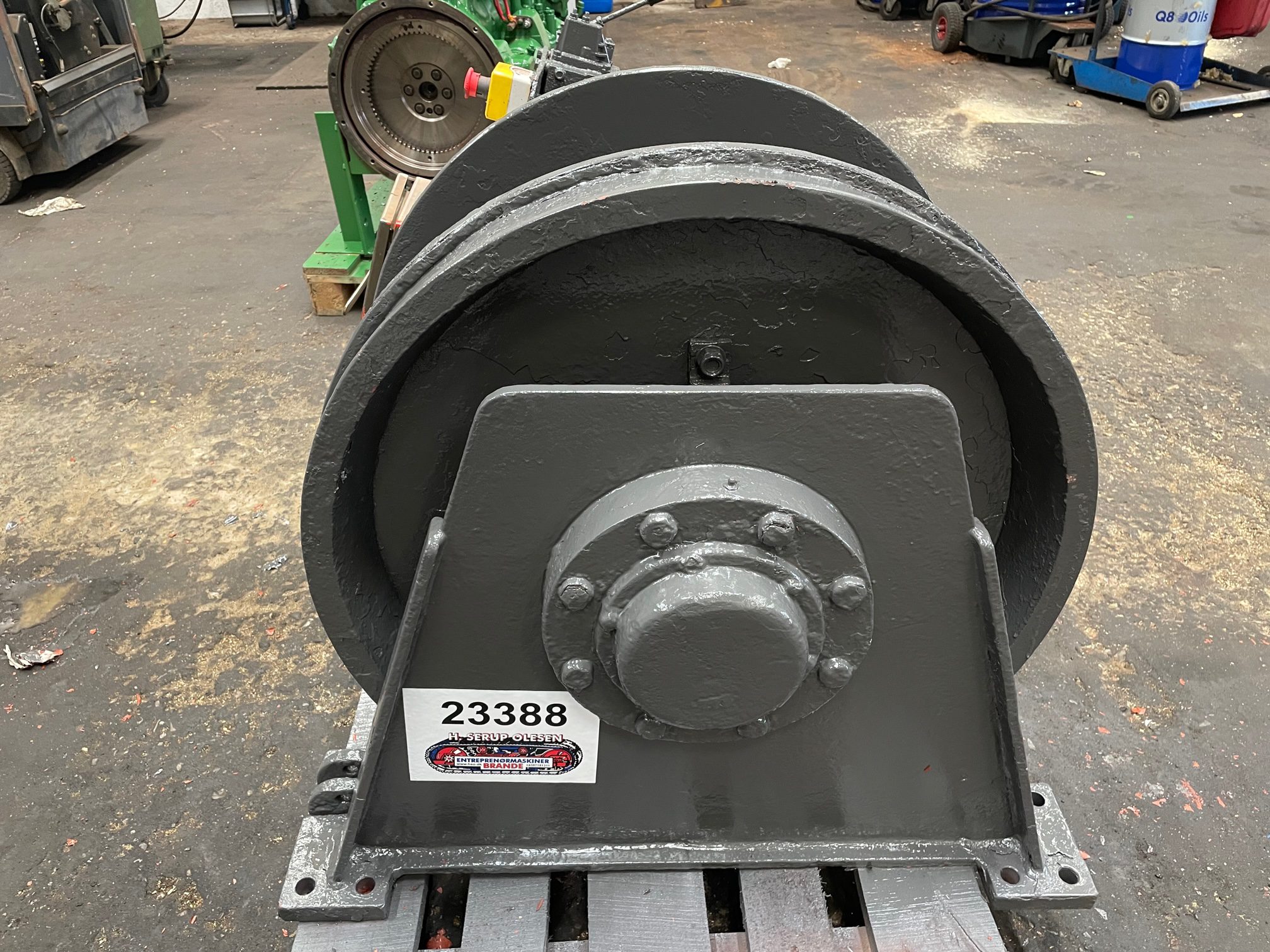 Hydraulic winch with planetary gear and hydraulic valve - HSO